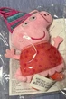 Плюшевая Брелок-игрушка Свинка Пеппа в колпаке 11 см Peppa из семьи Пеппа Розовая с голограммой - изображение 5