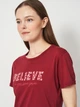 Пижама (футболка + штаны) женская хлопковая Trendyol THMSS25PT00382 M Bordeaux (8684737308299) - изображение 5