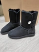 Жіночі уггі Середні Чорні Замшеві з Гудзиком Зваровскі UGG Medium Black Suede Button Svarovsky (38, чорний) - зображення 3
