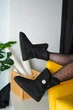 Жіночі уггі Середні Чорні Замшеві з Гудзиком Зваровскі UGG Medium Black Suede Button Svarovsky (38, чорний) - зображення 14