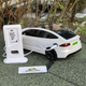Інерційна металопластикова машинка PM3417 Tesla Model Х на радіокеруванні з зарядною станцією Біла - зображення 3