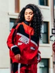 Спортивная ветровка для бега женская Nike Sportswear HJ0176-657 S Красная (0197602856224) - изображение 5