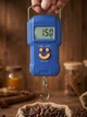Портативна електронна вага, кантер ручний з дисплеєм Portable Digital Scale Blue - изображение 1