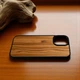 Накладка SkinBacker Wood для Apple iPhone 16 Plus Римская оливка (80151) - изображение 4