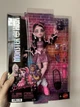 Кукла Monster High Draculaura with Pet Bat Count Fabulous - Монстр Хай Дракулаура с летучей мышью графом Фабулосом (JHK29) - Игровой набор Mattel - изображение 7