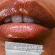 Пептидный прозрачный блеск для губ Rhode Peptide Lip Treatment by Hailey Bieber Strawberry Glaze (с ароматом клубники) 10 ml - изображение 2