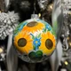 Новогодний шар на елку Santa Shop Подсолнухи Белый 10 см (4820001107036) - изображение 5