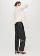 Брюки женские с эффектом кожи MANGO 17075954 Черный XS KL0917 - изображение 4