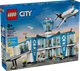 Конструктор Lego City Аэропорт и самолет 60502 - изображение 1