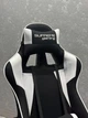 Компьютерное кресло PlayMaker Supreme Gaming 94558 чёрно-белое ткань, 138×68×49 см, 120 кг - изображение 3