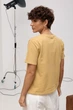 Однотонная футболка с вышитой надписью цвет горчичный размер ONE SIZE FL_002929 - изображение 2