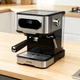 Электрическая кофеварка рожковая эспрессо объемом 1.5 л Gorenje ESCM15DBK настольная кофемашина с ручным капучинатором для молотого кофе из нержавеющей стали для кофе дома 1100 Вт Серебристый с черным - изображение 4