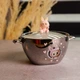 Бульонница фарфоровая Labubu с крышкой и ручками 800 (мл) Ø15 (см) детская тарелка для супа и лапши Серебристый с розовым FM-34C - изображение 2