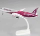 Модель літака Boeing 777 AIR QATAR Airways 1:300 металева лита колекційна модель пасажирського авіалайнера 20 см - зображення 3