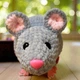 М'яка плюшева іграшка handmade Щур 26 см сірий в'язаний гачком амігурумі - зображення 6
