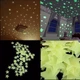 Декоративні зірки наклейки-нічник на стелю Glow in the Dark, флуоресцентні для дитячої кімнати 100 шт - зображення 7