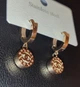 Сережки в стилі Chanel з камінням в золотому кольорі - изображение 4