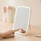 Зеркало для макияжа Jordan Judy LED Makeup Mirror 238x168x25 мм сенсорное с подсветкой и аккумулятором кремово белое для профессионального ухода за лицом с тремя режимами света беспроводное компактное настольное зеркало косметическое с USB зарядкой - изображение 3
