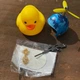 Декоративний аксесуар в авто на торпеду у вигляді жовтої качки в шоломі з декоративною зброєю - зображення 2