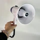 Громкоговоритель ручной на аккумуляторе с Bluetooth и диктофоном Handheld Megaphone, портативный рупор мегафон со складывающейся ручкой для улицы, митингов, экскурсий, концертов Бело-синий, HM-135BT-White/Blue - изображение 14