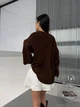 Женский объемный свитер коричневого цвета 36521 One Size - изображение 6