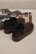 Женские короткие зимние угги PARADIZE SHOES из темно-коричневой замши с пряжками и черной меховой опушкой на высокой подошве 37 размер (стелька 24,1 см) - изображение 3