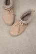 Жіночі короткі зимові уггі PARADIZE SHOES із світло-бежевої замші зі шнурівкою та хутряною опушкою на низькій підошві 36 розмір (устілка 23,4 см) - зображення 5