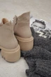 Жіночі короткі демісезонні шкіряні черевики PARADIZE SHOES темно-бежевого кольору з блискавкою та шнурівкою з масивним широким каблуком 37 розмір (устілка 23,5 см) - зображення 6