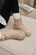Женские зимние замшевые темно-бежевые ботинки PARADIZE SHOES с шнуровкой и меховой опушкой на высокой подошве 36 размер (стелька 23,4 см) - изображение 2