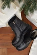 Жіночі зимові шкіряні черевики PARADIZE SHOES чорного кольору з бічною блискавкою та декоративною пряжкою спереду на високій підошві 36 розмір (устілка 23 см) - зображення 3