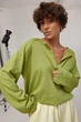 Вільний лонгслів з гудзиками на горловині Lurex Салатовий One Size (30936) - зображення 5