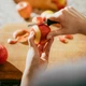Овочечистка Fiskars Essential для чищення овочів 6 см Black (1023787) - зображення 3