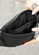 Жіноча шкіряна сумка бананка Sambag Tirso BTT чорнa 31 × 12 × 5 см (81339001) - зображення 9