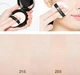 Компактная пудра для лица Missha Pro-Touch Powder Pact SPF 25 PA++ №21 Light Beige 10 g - изображение 3