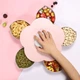Вращающаяся складная конфетница с подставкой для телефона Candy Box Flower для конфет и фруктов Розовый - изображение 5