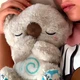 Дышащая игрушка коала 25 см мягкая игрушка ночник для сна серая из плюша с наполнителем холлофайбер EL-2117-59 - изображение 2
