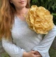 Велика золота брошка-квітка 30 см — об’ємний святковий аксесуар для сукні, жакета, пальта та сумки - зображення 4