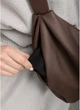 Жіноча сумка Хобо з екошкіри SAMBAG Шоколадний (5166050528) - зображення 10