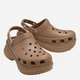 Chodaki damskie na wysokiej platformie Crocs Classic Bae Clog 206302-2JJ 36-37 (M4/W6) Jasnobrązowe - obraz 4