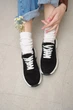 Демисезонные замшевые кроссовки PARADIZE SHOES черного цвета с белой шнуровкой и двухцветной подошвой 39 размер (стелька 25,8 см) - изображение 3