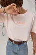 Свободная однотонная футболка с вышитой надписью Amour цвет пудра размер ONE SIZE FL_003015 - изображение 5