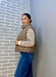 Жилетка женская Lady Yep 9039 стеганная короткая вставка из экокожи на спине 46 капучино - изображение 3