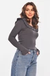 Кофта женская с рюшами однотонная тёмно-серого цвета Fashion размер 42-44 (210182) - изображение 2