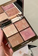 Палетка для макияжа: хайлайтер + румяна + бронзер Charlotte Tilbury Glowgasm Face Palette Lightgasm 15.2 г - изображение 4