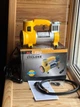 Автомобільний компресор AC PRO Cyclone 12 В 150 PSI 35 л/хв з манометром, ліхтарем та шлангом для накачування шин - зображення 2