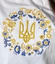 Жіноча біла вишита футболка-вишиванка з патріотичним віночком Ноко "Первоцвіт" L - зображення 3