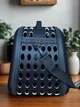 Сумка переноска для кота кошки котят собаки домашних животных до 8 кг с окошком и ремешком на плечо кошачьи сумки для переноски котов кошек маленьких собак черная 42x28x32 см (002169) - изображение 8