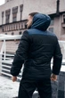 Куртка зимняя мужская Frost теплая на флисе с отстегивающимся капюшоном влагозащитная с карманами чёрно-синяя/XL - изображение 3