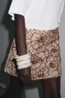 Коротка спідниця zw collection з квітковою вишивкою Zara 2903/246 L Молочна/Коричнева (02903246086L) - изображение 6