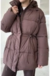 ПУХОВИК НА ЗАТЯЖКИ З ТОНКИМ ПОЯСОМ OW4 2504121070506 M/L Какао - изображение 5